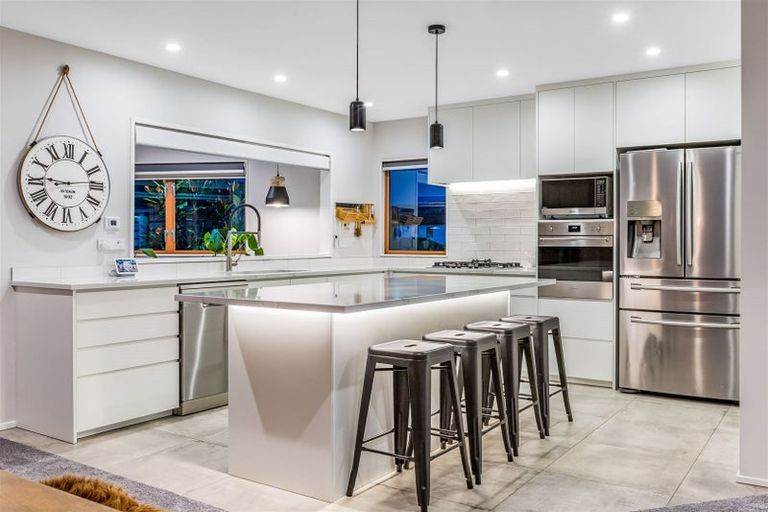 Photo of property in 2 Navigation Drive, Whitby, Porirua, 5024