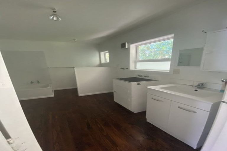 Photo of property in 15f1 Bloomsbury Grove, Newlands, Wellington, 6037