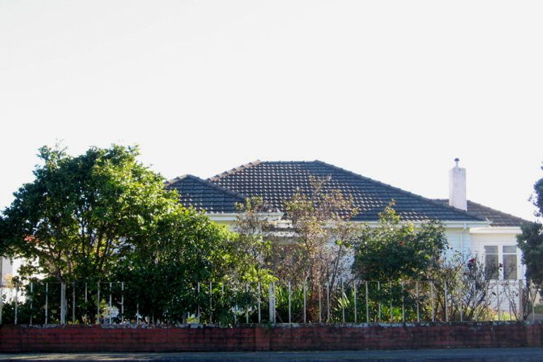 Photo of property in 71 Featherston Street, Takaro, Palmerston North, 4412