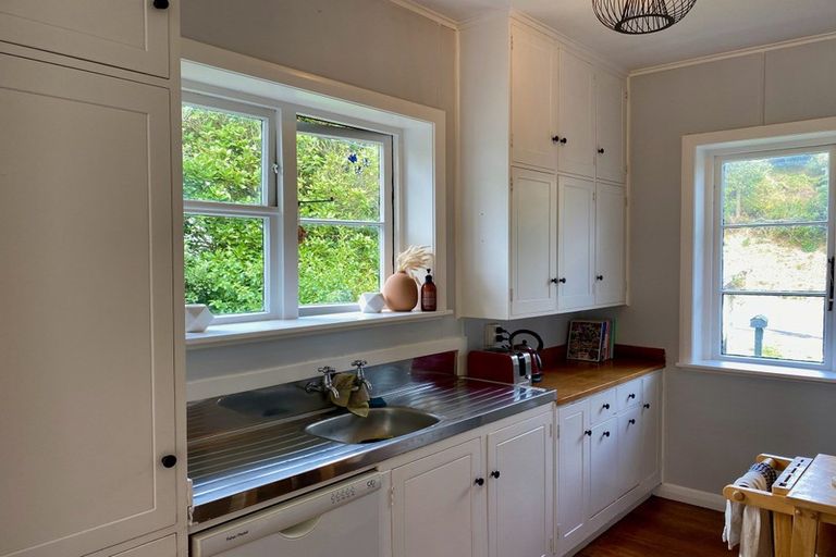 Photo of property in 129 Onslow Road, Khandallah, Wellington, 6035