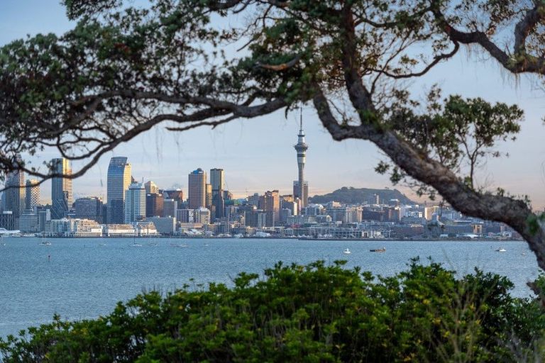 Photo of property in 2/81 Sylvan Avenue, Northcote, Auckland, 0627