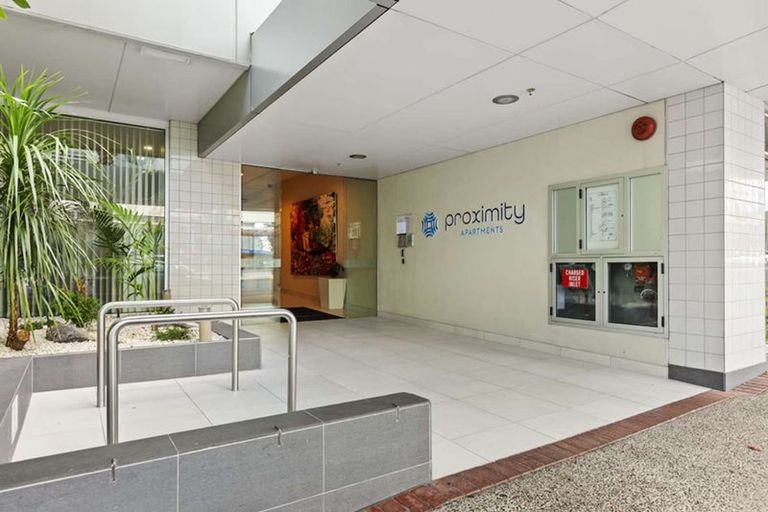 Photo of property in Proximity Apartments, 1605/17 Amersham Way, Manukau, Auckland, 2104