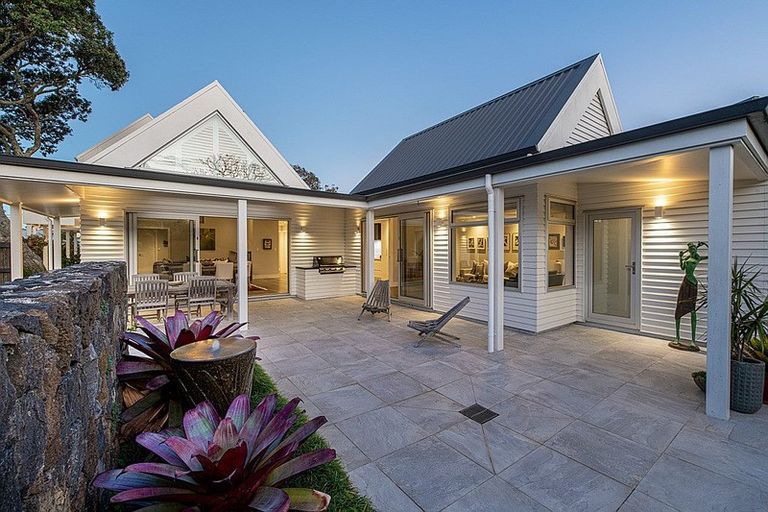 Photo of property in 6 Tiri Road, Milford, Auckland, 0620