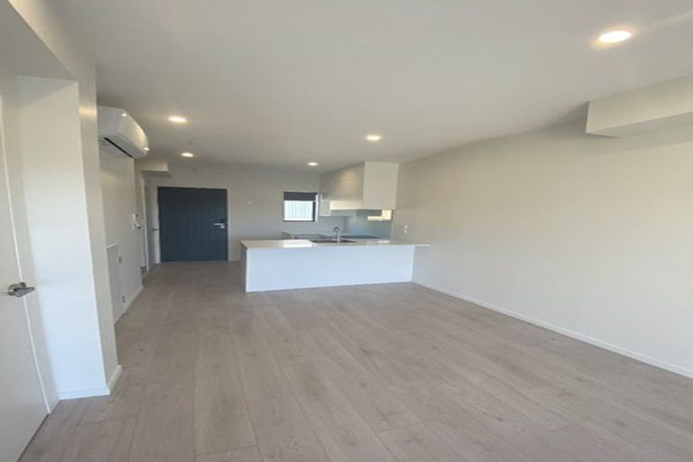 Photo of property in 2/39 Renata Crescent, Te Atatu Peninsula, Auckland, 0610