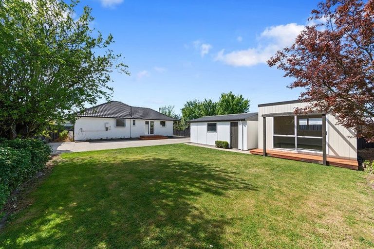 Photo of property in 17 Roberts Road, Hei Hei, Christchurch, 8042