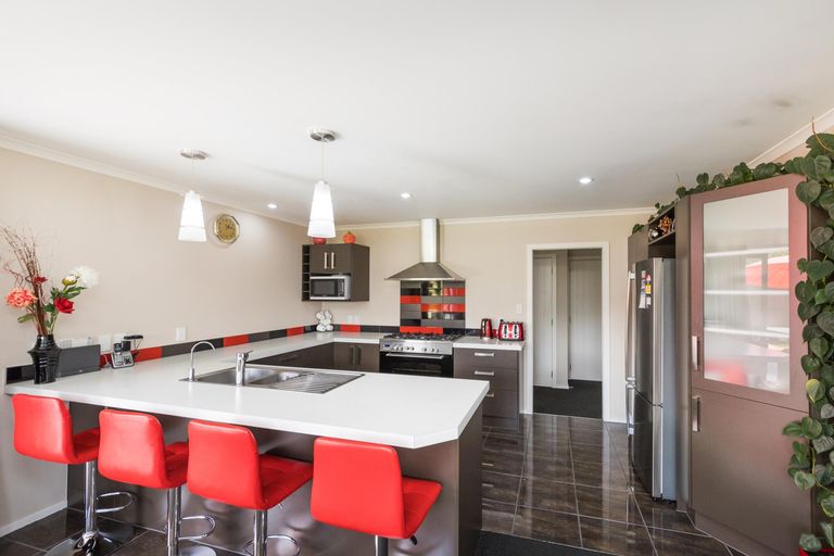 Photo of property in 2a Galea Grove, Kelvin Grove, Palmerston North, 4414