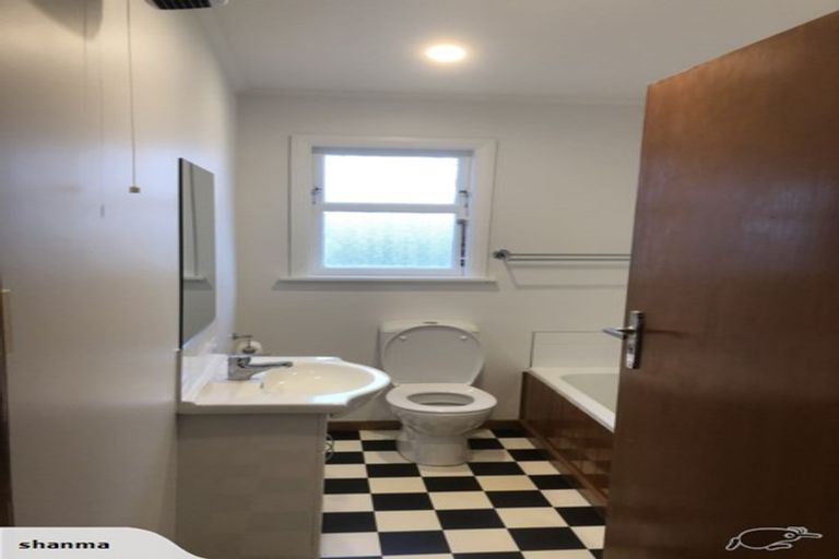 Photo of property in 54 Horokiwi Road West, Newlands, Wellington, 6037