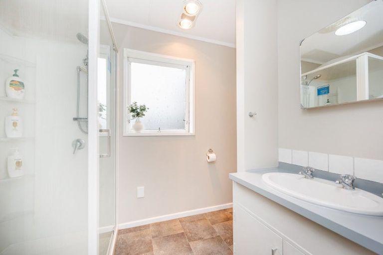 Photo of property in 2 Escort Grove, Awapuni, Palmerston North, 4412