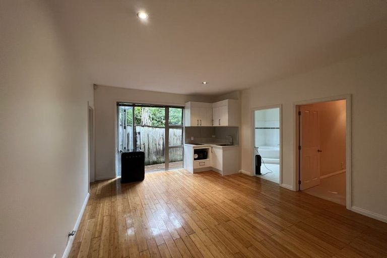 Photo of property in 19 East Coast Road, Milford, Auckland, 0620