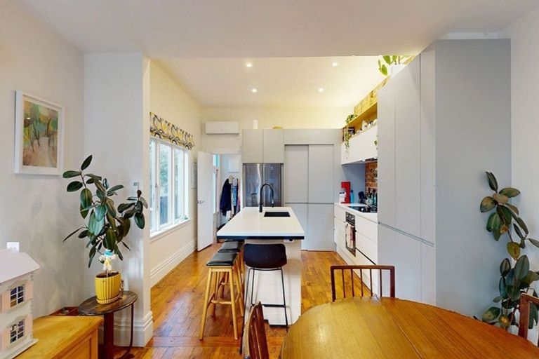 Photo of property in 188 The Parade, Island Bay, Wellington, 6023