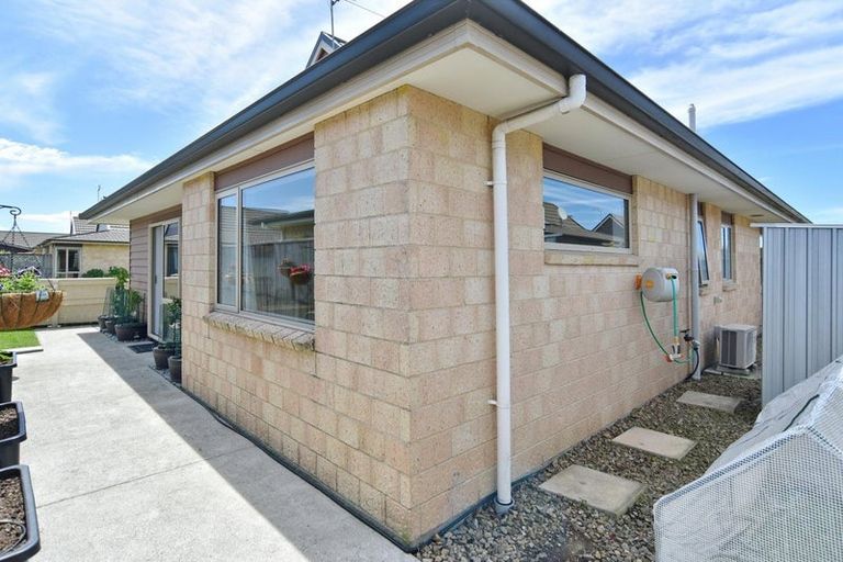 Photo of property in 28/3 Reeves Road, Rangiora, 7400