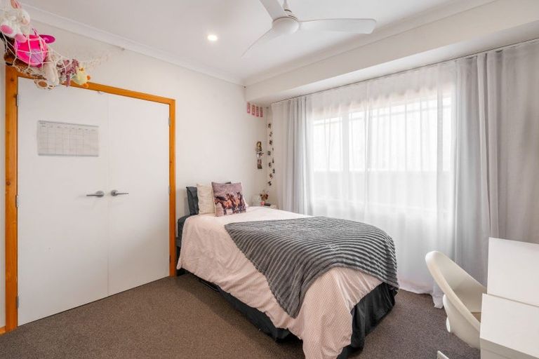 Photo of property in 32 Ballintoy Park Drive, Welcome Bay, Tauranga, 3175