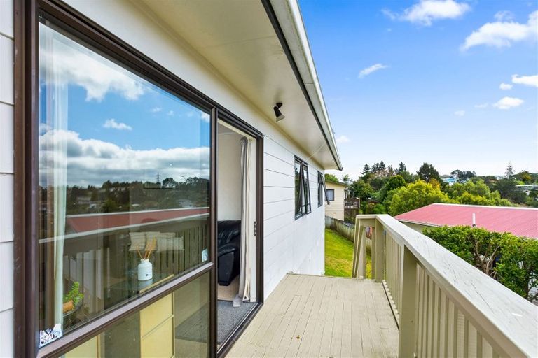 Photo of property in 8 Garton Drive, Massey, Auckland, 0614
