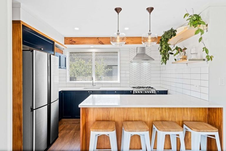 Photo of property in 37 Oakley Crescent, Hornby, Christchurch, 8042