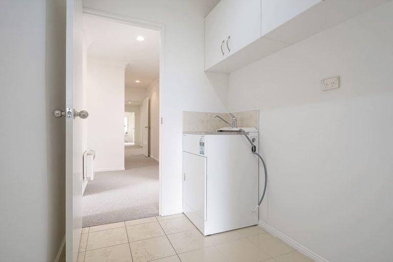 Photo of property in 24 Sapperton Drive, Henderson, Auckland, 0612