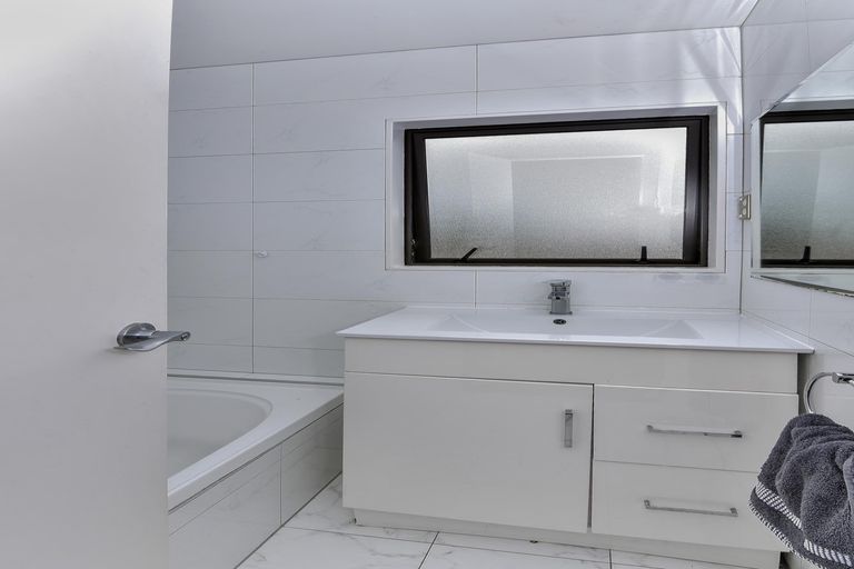 Photo of property in 8 Burbridge Road, Favona, Auckland, 2024