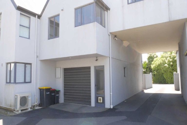 Photo of property in 7 Oakford Close, Riccarton, Christchurch, 8011