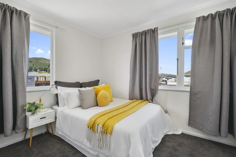 Photo of property in 5 Matthews Road, Wainuiomata, Lower Hutt, 5014