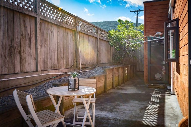 Photo of property in 49u2 Ranui Terrace, Tawa, Wellington, 5028