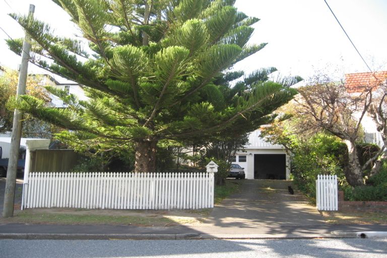 Photo of property in 5 Ashleigh Crescent, Miramar, Wellington, 6022