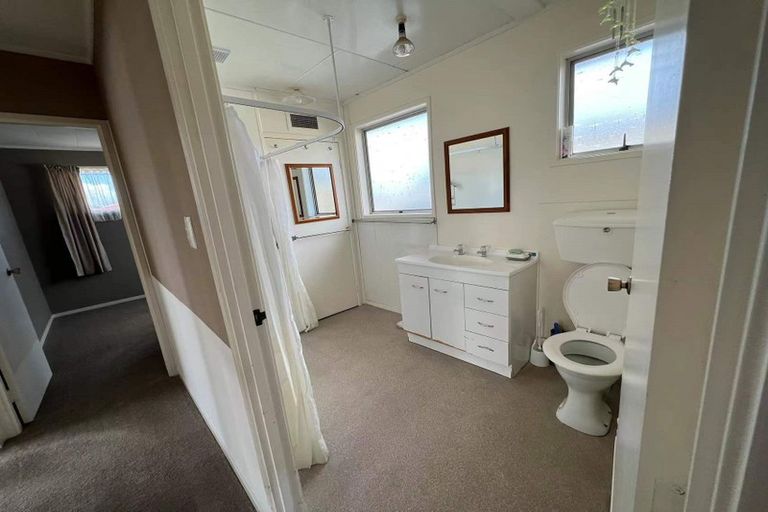 Photo of property in 24 Kivell Close, Mangere East, Auckland, 2024