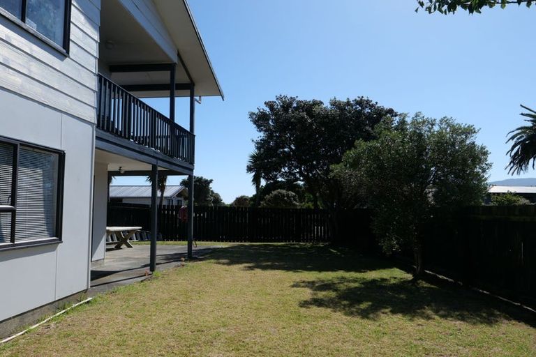 Photo of property in 8 Olive Terrace, Paraparaumu Beach, Paraparaumu, 5032