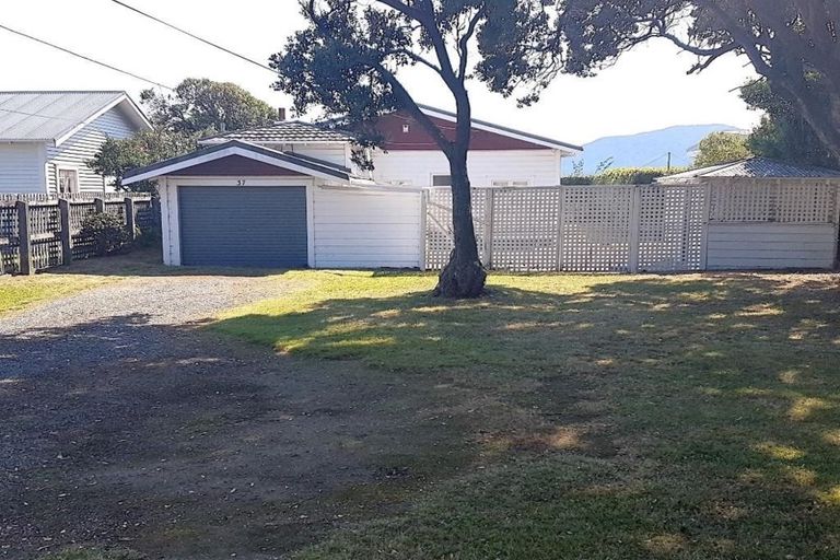 Photo of property in 37 Manly Street, Paraparaumu Beach, Paraparaumu, 5032
