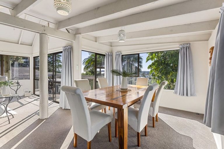 Photo of property in 25 Elliston Crescent, Stanmore Bay, Whangaparaoa, 0932