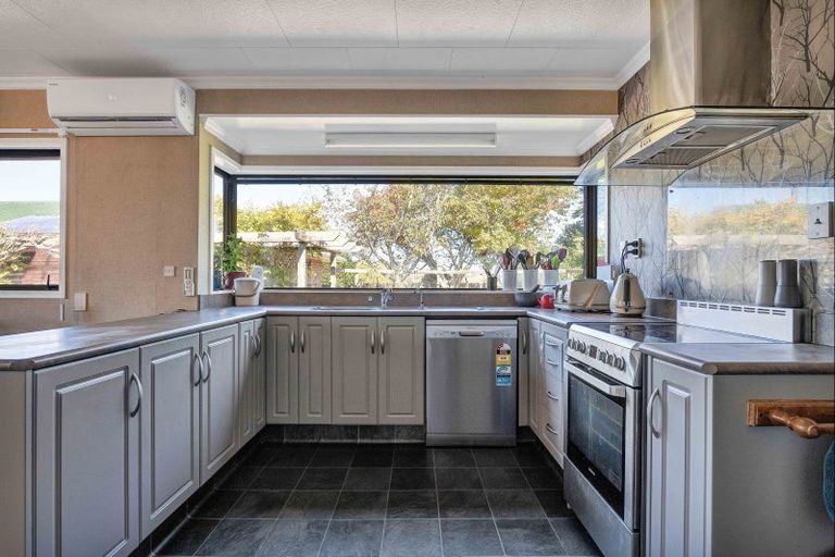 Photo of property in 44 Rawhitiroa Road, Eltham, 4322