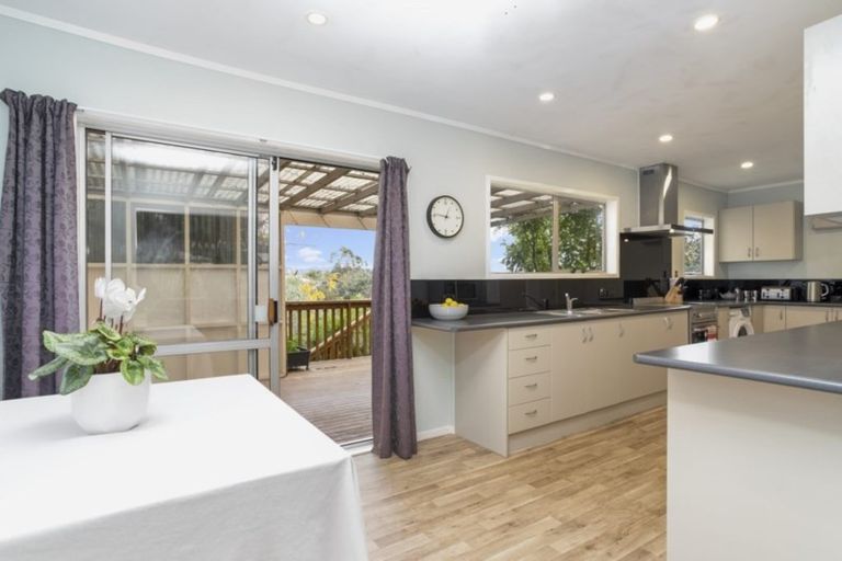 Photo of property in 3 Seabar Place, Glen Eden, Auckland, 0602