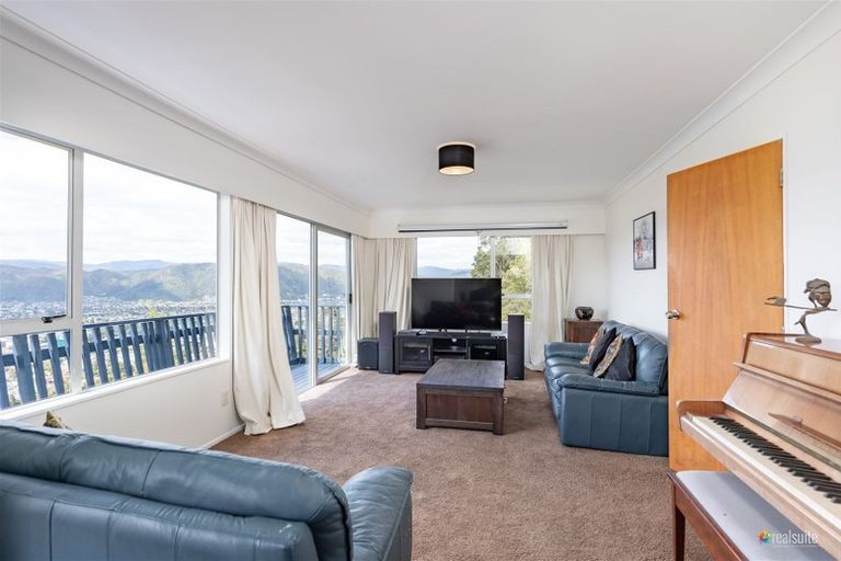 Photo of property in 91 Miromiro Road, Normandale, Lower Hutt, 5010