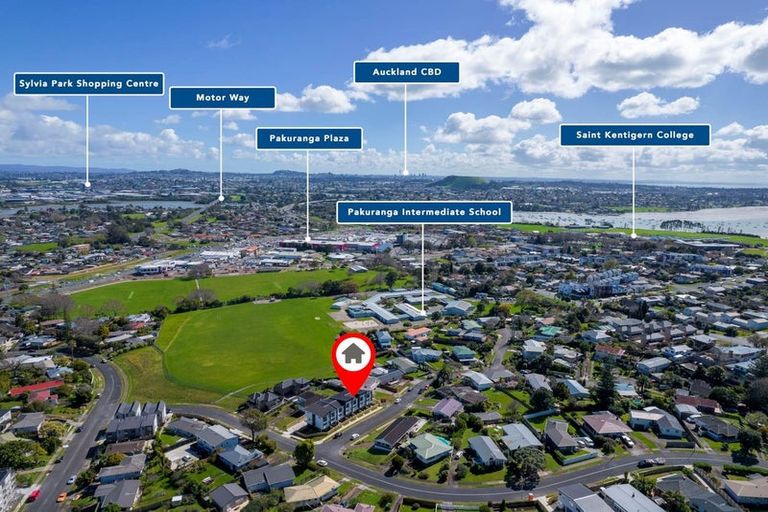 Photo of property in 27 Carole Crescent, Pakuranga, Auckland, 2010