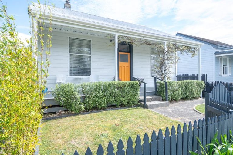 Photo of property in 12 Root Street, Gisborne, 4010