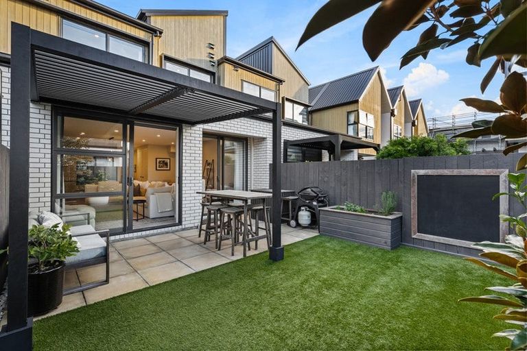 Photo of property in 48 Glidepath Road, Hobsonville, Auckland, 0616