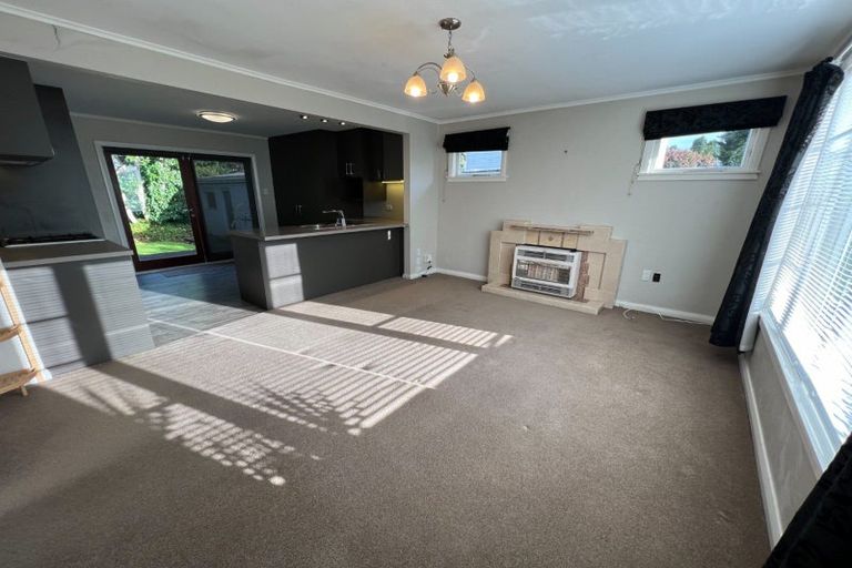 Photo of property in 16 Stirling Crescent, Hokowhitu, Palmerston North, 4410