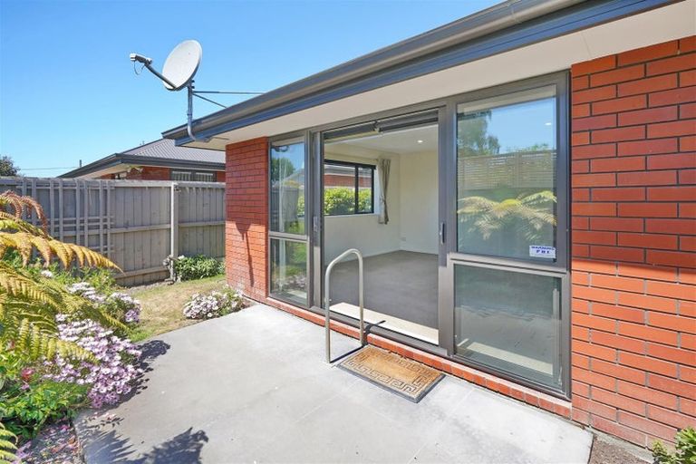 Photo of property in 516 Mairehau Road, Parklands, Christchurch, 8083