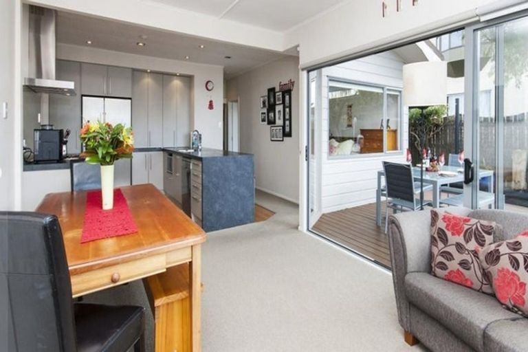 Photo of property in 1/124 Bucklands Beach Road, Bucklands Beach, Auckland, 2012