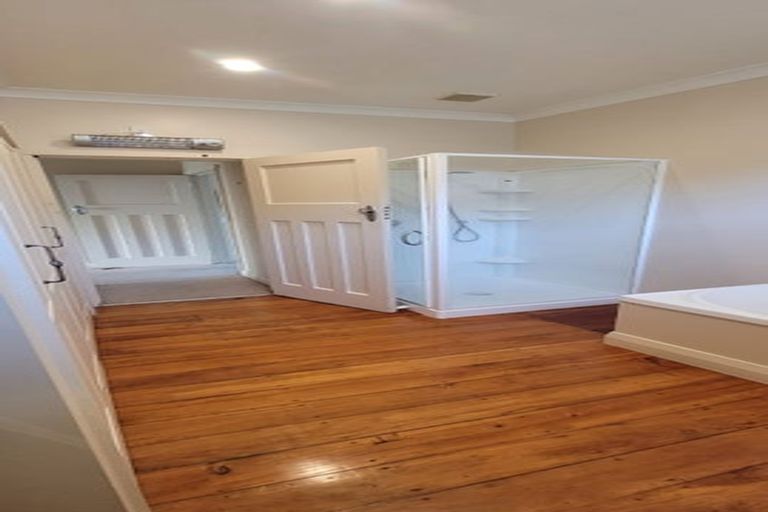 Photo of property in 40 Birdwood Road, Waterloo, Lower Hutt, 5011
