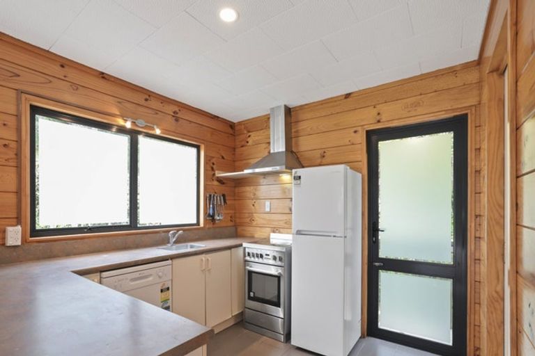 Photo of property in 12 Highland Avenue, Titirangi, Auckland, 0604