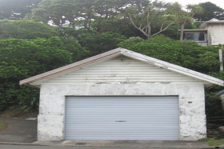 Photo of property in 72 Pembroke Road, Northland, Wellington, 6012