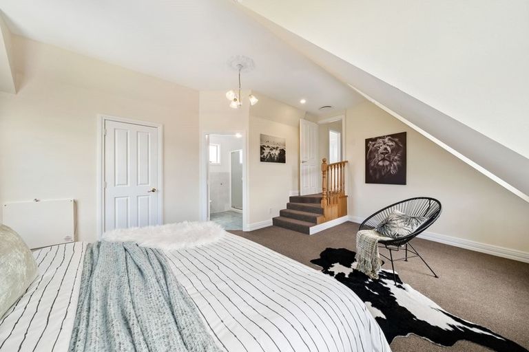 Photo of property in 24 Saunders Close, Whitby, Porirua, 5024