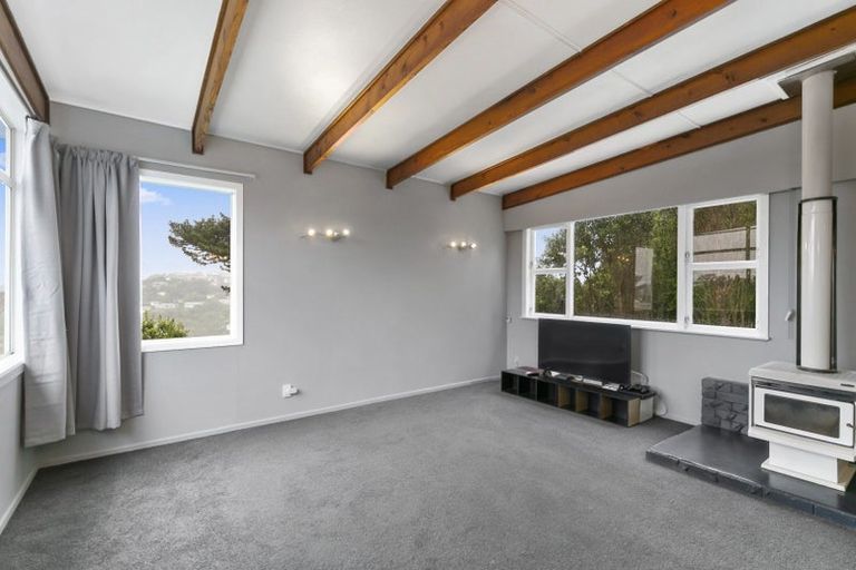 Photo of property in 51 Turville Crescent, Newlands, Wellington, 6037