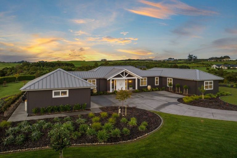 Photo of property in 90 Bushlake Way, Kingseat, Papakura, 2580