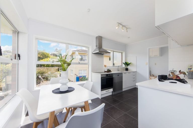 Photo of property in 2/51 Girrahween Drive, Totara Vale, Auckland, 0629