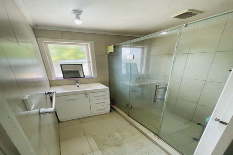 Photo of property in 184 Hutchinson Avenue, New Lynn, Auckland, 0600