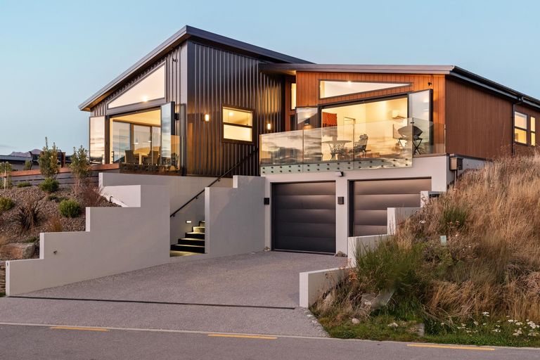 Photo of property in 9 Mcneil Crescent, Wanaka, 9305