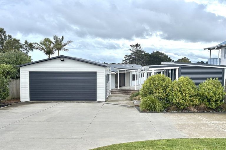 Photo of property in 1389 Whangaparaoa Road, Army Bay, Whangaparaoa, 0930
