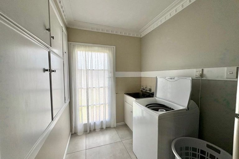 Photo of property in 2b Adams Road, Manurewa, Auckland, 2102