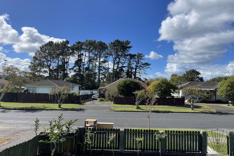 Photo of property in 10 Granville Drive, Massey, Auckland, 0614