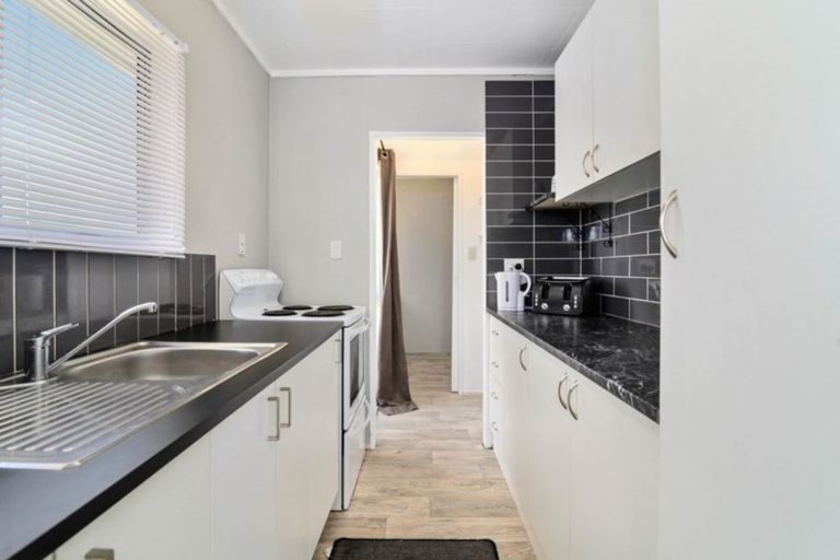 Photo of property in 14a Pohutukawa Drive, Owhata, Rotorua, 3010